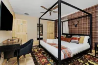 Wanderlust Villa – Spacious Mt cabin w/ Game room, Hot tub and Karaoke nights ! - Parvekkeita