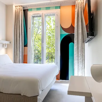 Graphik Montparnasse Hotels near Bobino