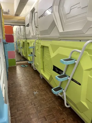 Pelangi Capsule Hostel - Capsule Hotels