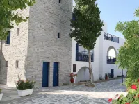 Katerina Roza Studios - Heartfelt Hospitality in the City Отели рядом с достопримечательностью «Портара»