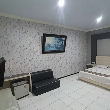 Hotel Asri Отели в г. Джембер