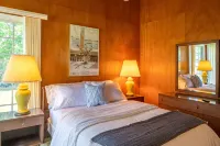 Montauk Beach Retreat — 3Br, Steps to Beach, BBQ, Patio & Outdoor Shower - 4-Star