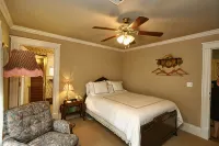 Sara's Inn on the Boulevard - Bed and Breakfasts