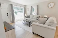 Cozy Pet Friendly 3BR - Fenced Yard - 1Mi HPU & DwnTwn - Furniture Market