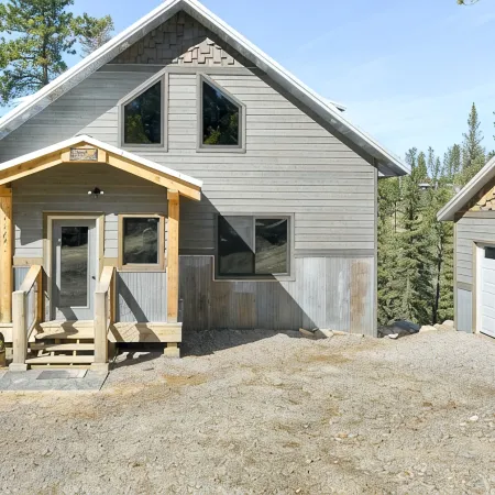 3 story home nestled on a hillside near Terry Peak, AC, wifi and Hot Tub