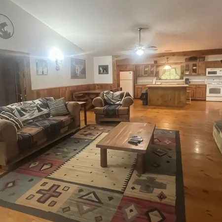 Cozy 3-bedroom cabin off the grid in the Smokey mountains with WiFi, AC