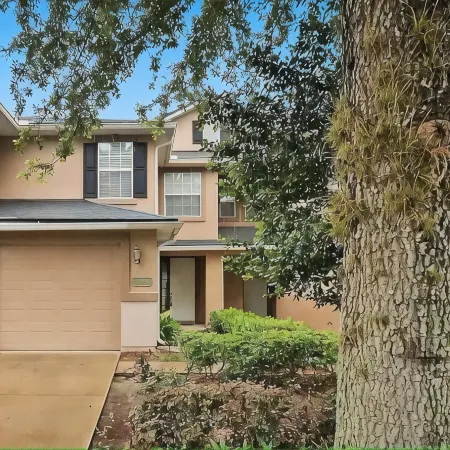 3-bedroom townhome in amazing Orange Park, FL
