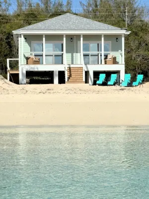 Brand new lovely beachfront 2-bedroom house with WiFi, AC in Governor's Harbour Hotele w: 