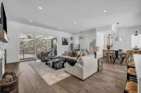 Mountain Lake Getaway - Chef's Kitchen - High End