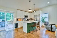 Charming 3-Bedroom House Walkable to Covington Square
