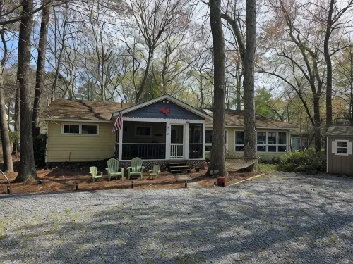 Charming 4-bedroom house in enjoyable Bethany West Community, one mile to beach.