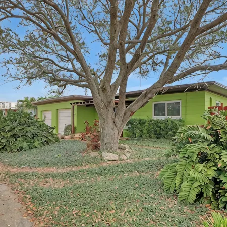 Steps to Cocoa Beach, MIL Suite & Hot Tub, Amenities Galore!!