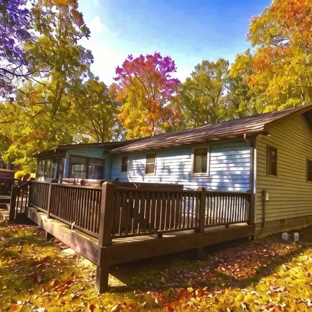 Lakefront, Wooded, & Secluded Home - Family Dogs Welcome.