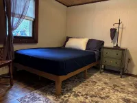 Cozy, Quiet Cottage-style Cabin - 10m to Bethel Woods music venue!
