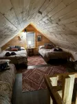 Charming cabin in delightful Montague with WiFi, AC, and parking