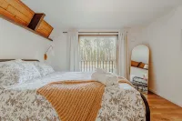 Spacious North Cascades Riverside A-Frame w/ Mt Baker Views - Dog-Friendly