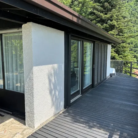 Lake Garda Tignale vacation home bungalow with pool and lake view