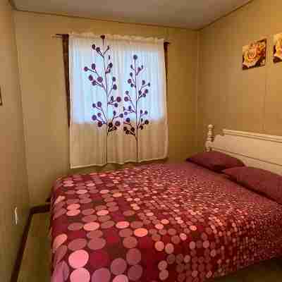 Walk to Beach 1 • Sleeps 9 • Free Parking & WiFi Rooms
