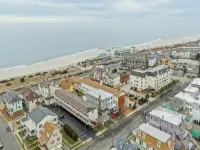 距海灘僅數秒, 步行片刻到市中心的海景獨立小屋! - 2 星級