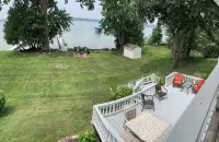 Breezy Cliff - Beautiful Lake Front House - 5+ BRs/3 sitting rooms/sauna/yoga - 홈스테이