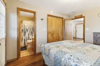 Welcome to “The Love Shack” – Your Perfect Charming Getaway! - Alphydda