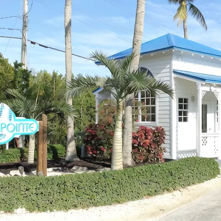 Ocean Oasis at Ocean Pointe Key Largo Pool Jacuzzi Beach in a Safe Gated Resort