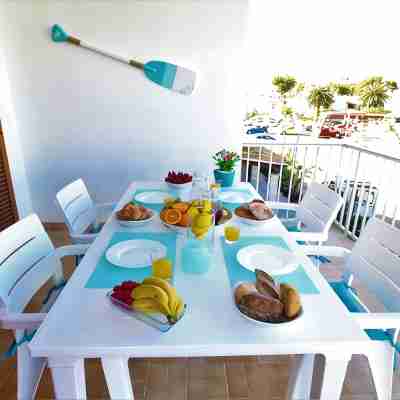 TURQUESA BEACH APARTMENT CLOSE TO THE BEACH Dining/Meeting Rooms