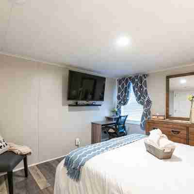 Cozy Pigeon Forge Suite • Hot Tub, Views & Near Dollywood - Honeycomb's Suite Rooms