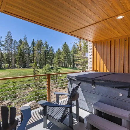 New Luxury Townhome Right on 10th Hole Sierra Star Golf Course