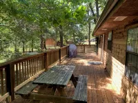 Beautiful Log Cabin. Sleeps 2-8. Reds Landing Boat Ramp .5 mi Away. A+ Fishing.