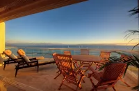 Farito Beachfront Penthouse, Surf & Paddle Board. - Homestays