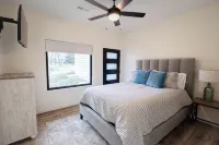 NEW CENTRAL PARK TOWNHOME w/ Golf Course view Across from Arnold's Park! - Wifi