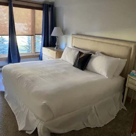 Huge, Comfy Condo with Panoramic Views in the Middle of Keystone Fun!