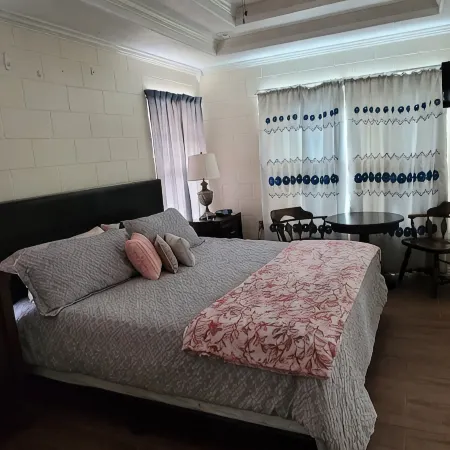 Affordable Family Getaway Palm Breeze Vacation Home