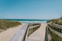 Dog-Friendly Obx Saltbox, Walk to Beach, Walk-in Showers
