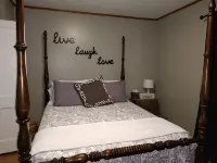 Completely renovated single family home with new furnishings. - Homestays