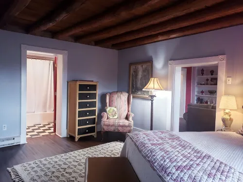 The Red Pump Inn~Est. 1812, One Bedroom Farmhouse