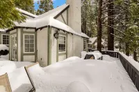 "4 Sons"-Family Friendly Escape Steps to the Lake