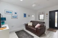 Trevone, Padstow-Modern Apartment minutes from sandy beach and SW coast path - 4-Star