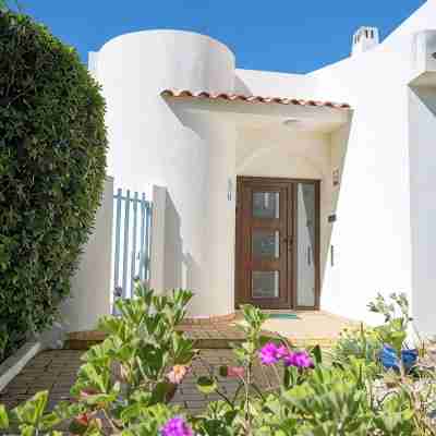 Two bedroom, fabulous sea-view apartment on popular Monte Dourado resort. Hotel Exterior