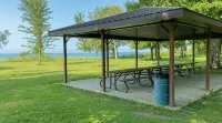 *Beach Walk, Hot Tub & Private Pickleball Gem*