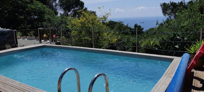 Top of villa, terraces, swimming pool at Mont St Clair, pétanque court with sea view セートのホテル