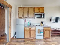 Train Themed Accommodations Near Neosho Square! Side A Hotels in Neosho