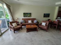 Hacienda Iguana 2 bdrm 2 bth Surf Condo w/pool - Homestays
