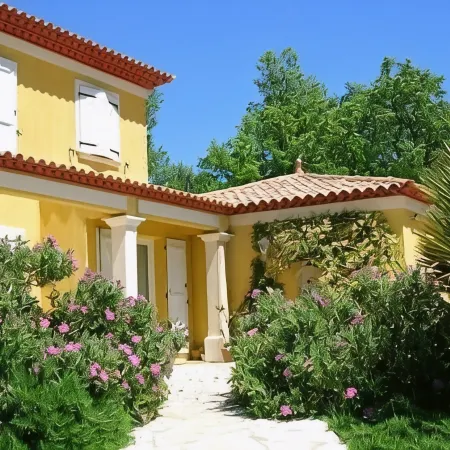 Country cottage fully furnished, in private property, quiet.