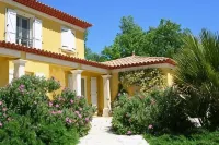 Country cottage fully furnished, in private property, quiet.