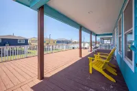 Cozy Beach House with Fantastic Beach and Bay View! - 3-Star