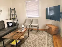 Charming Top Floor Home Close to I-80, UNL, & Downtown - Homestay
