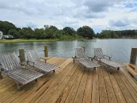 Welcome to this Waterfront Home with Amazing Views - 3-stjärniga