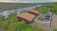 Pedernales River Guesthouses - BLUE